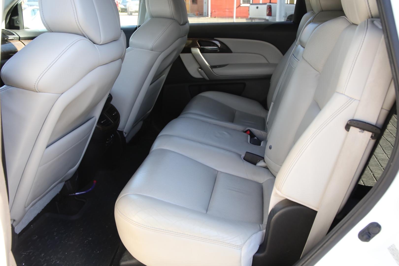 2011 WHITE ACURA MDX 6-Spd AT w/Advance Package (2HNYD2H79BH) with an 3.7L V6 SOHC 24V engine, 6-SPEED AUTOMATIC transmission, located at 420 E. Kingsbury St., Seguin, TX, 78155, (830) 401-0495, 29.581060, -97.961647 - Photo#13